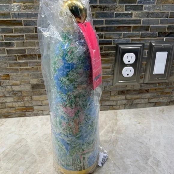 Lilly Pulitzer 24 Oz Squeeze The Day Water Bottle - Picture 6 of 11